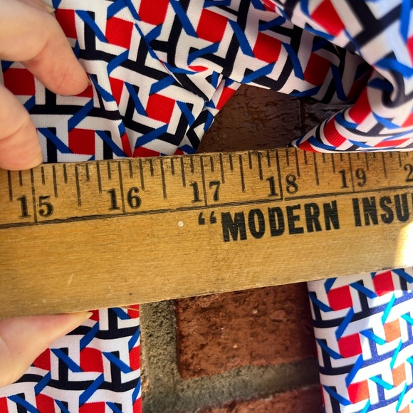 Tommy Bahama Rash Guard Top active Swim Beech Surf vacation Cruise Wear size L - Picture 6 of 6